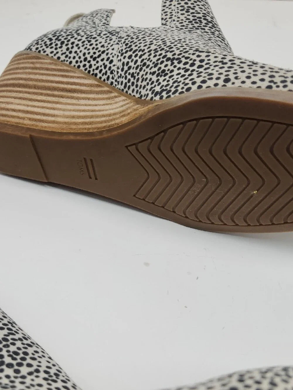 Toms Leopard Print Booties Like New Size 8